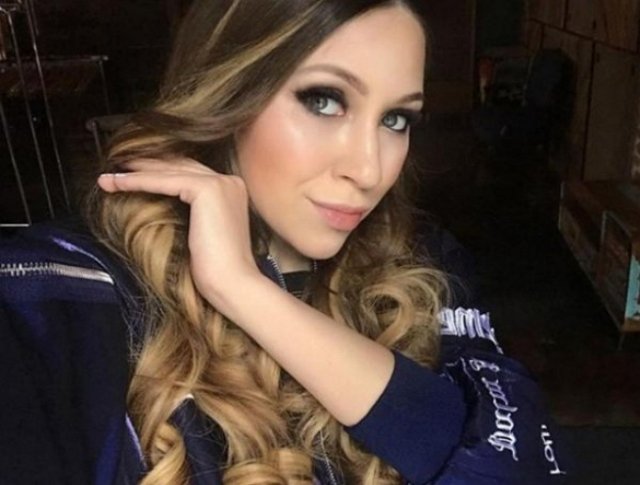 Алёна Савкина займётся продажей детской одежды