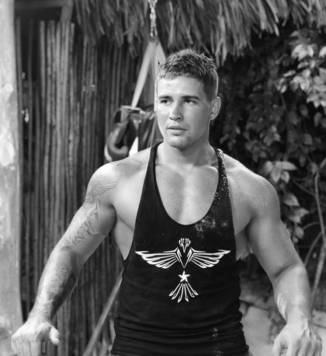 Жизнь Захара Саленко на проекте усложняется