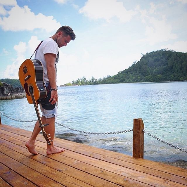 За Ромашова соперничают сразу три девушки