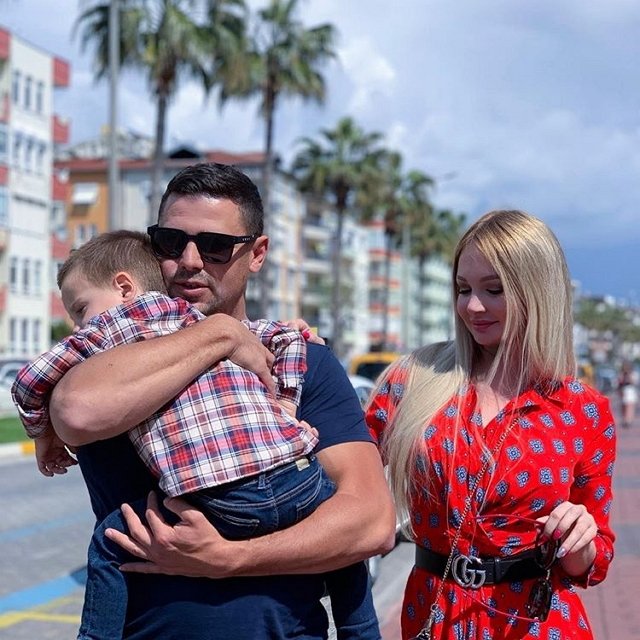 Дарья Пынзарь оставила сына из-за визита к пластическому хирургу