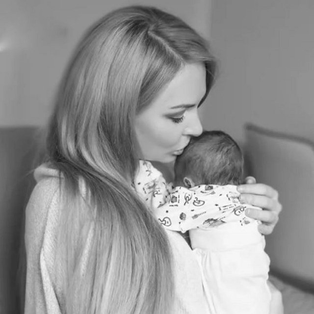 Дарья Пынзарь оставила сына из-за визита к пластическому хирургу