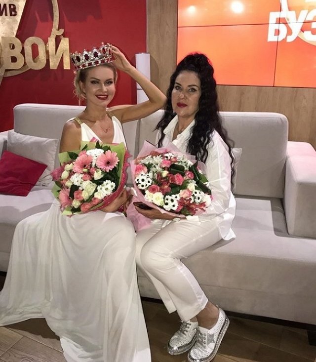 Мнение: Африкантова недалеко ушла от матери в своих талантах