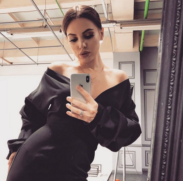 Александра Артемова: Бесконечная смена настроения