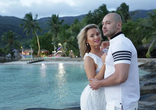 Черкасов и Ослина пригласили на свадьбу только близких Черкасов и Ослина пригласили на свадьбу только близких