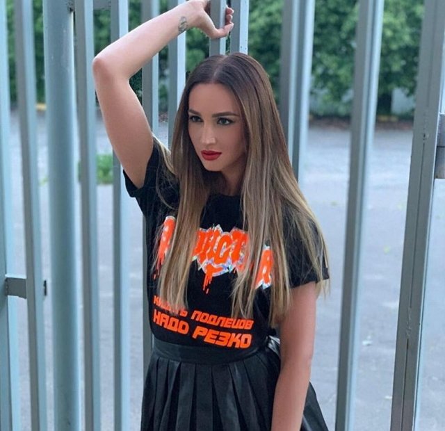 Бузова отдала Тарасову не все подаренные ей подарки Бузова отдала Тарасову не все подаренные ей подарки