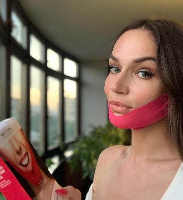 Водонаева рекламирует бесполезные приспособления