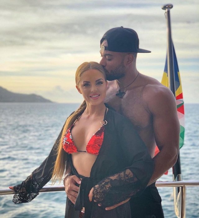 Мондезир Свет-Амур: Ты живешь только ею