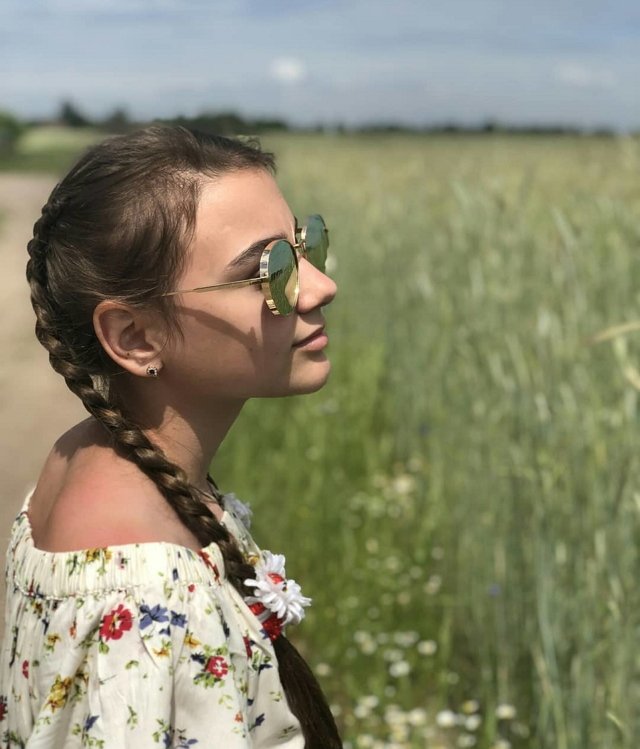 Дочь Абрикосова уже заканчивает школу?