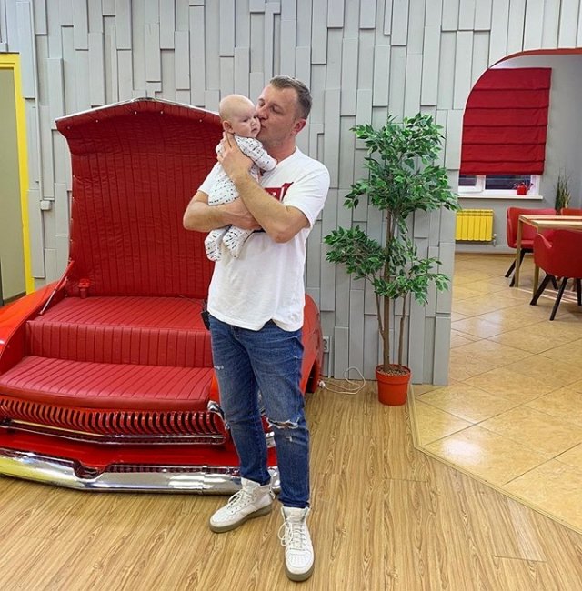 Яббаров начал выжимать для себя лучшие условия пребывания на Доме-2