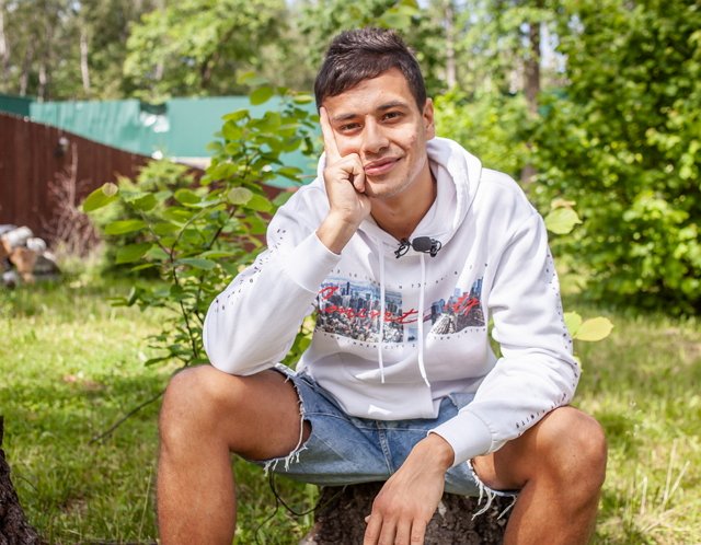 Строкова уже не просто держит Сахнова под каблуком