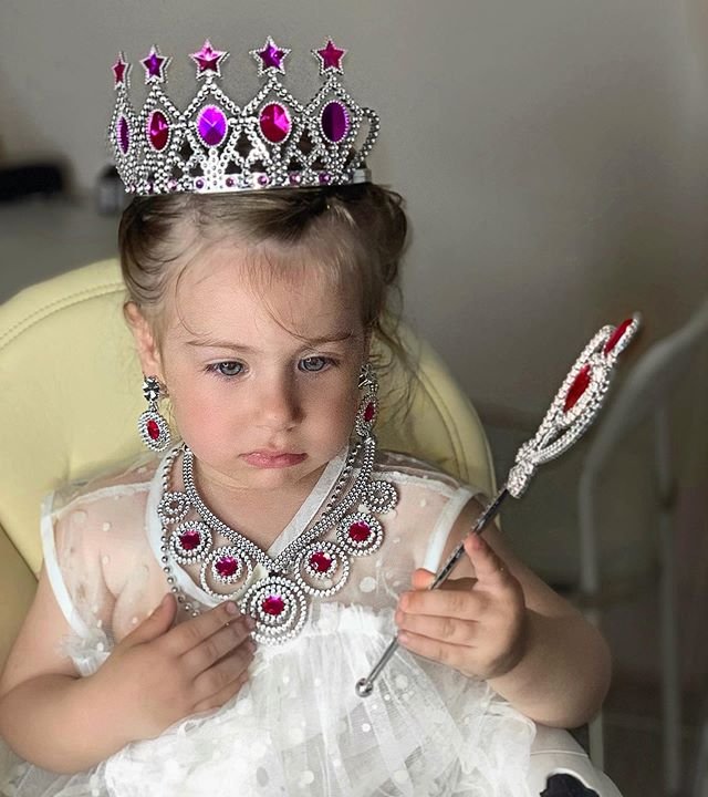 Бетти Блюменкранц в образе принцессы поразила фанатов проекта