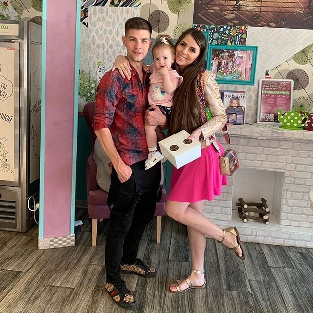 Василиса Дмитренко одевается в секонд хенде