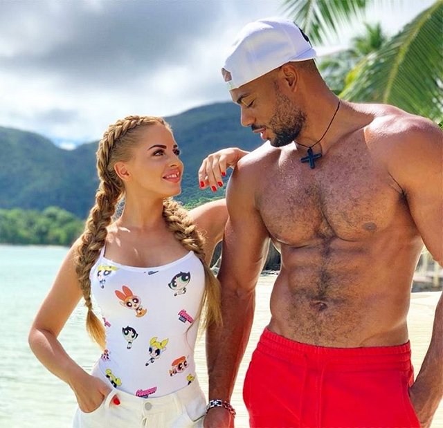 Ефременкова проигнорировала ревность Мондезира