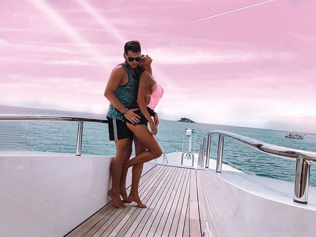 Евгений Ромашов отказывается давать деньги Юлии Белой