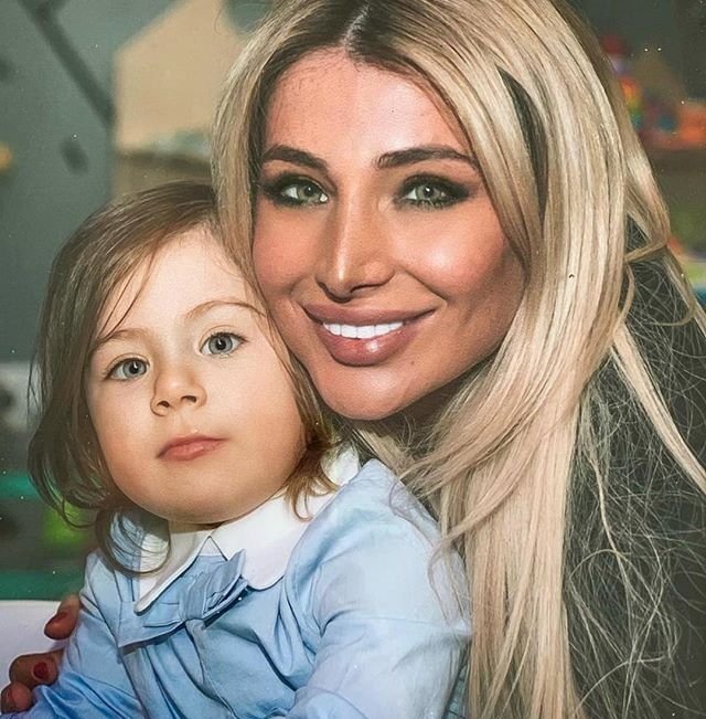 Тата Блюменкранц требует от дочери владения английским