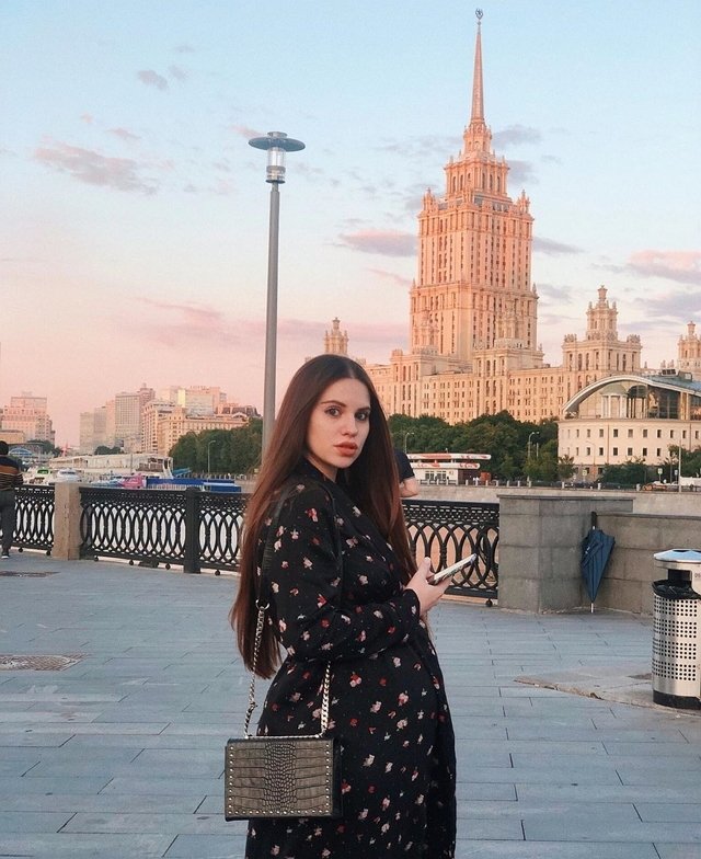 Беременная Артёмова мечтает выпить