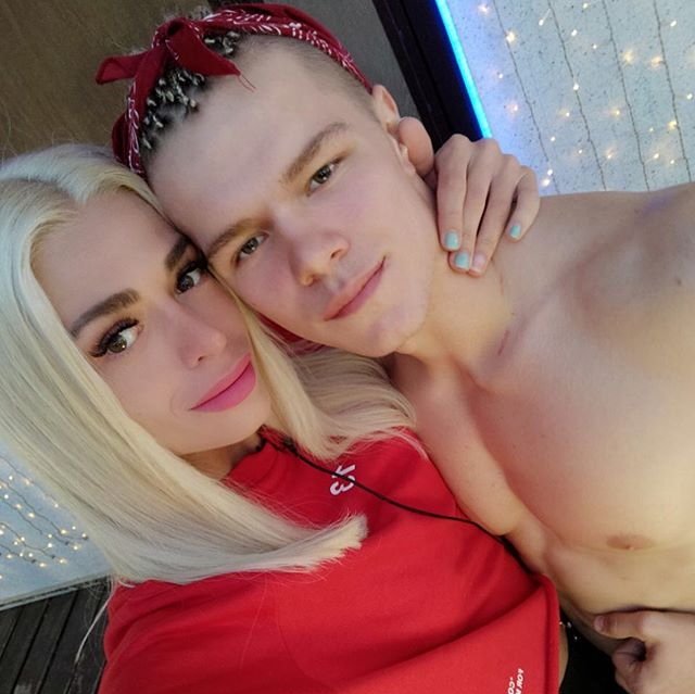 Настя Балинская справляется со стрессом при помощи любовника