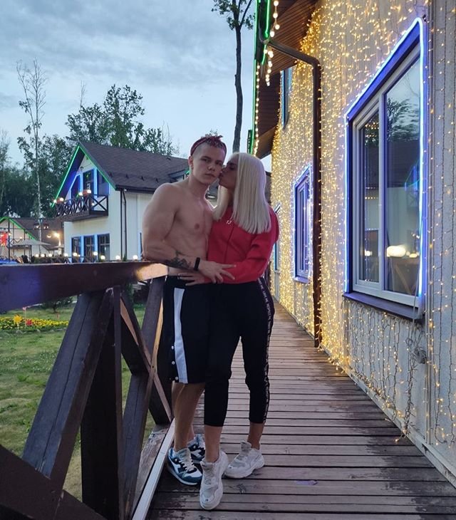 Настя Балинская справляется со стрессом при помощи любовника