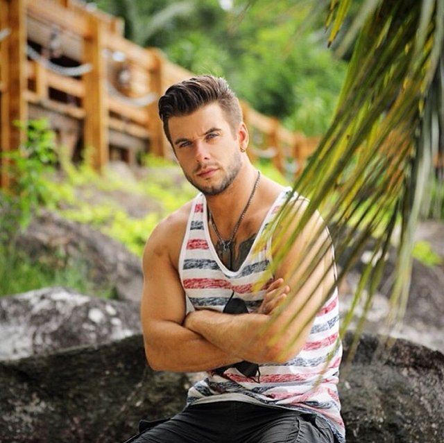 Ромашов совершенно не поддаётся воспитательным мерам Белой