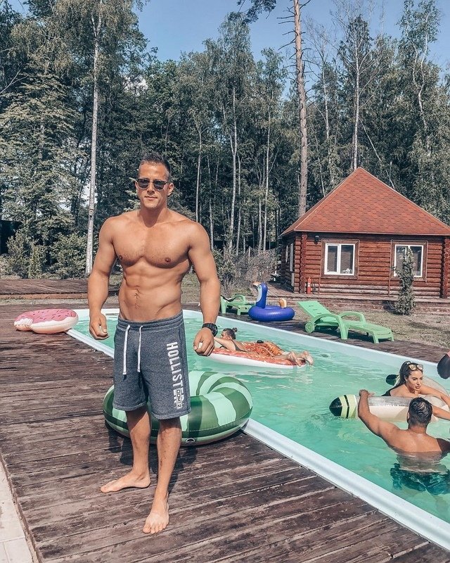 Родион Толочкин: Настя Стецевят отдаляется от меня