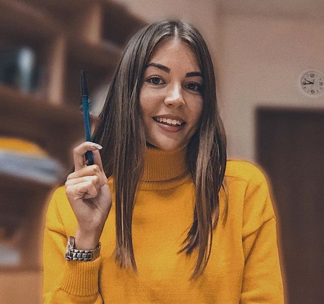 Надежда Ермакова хочет заработать на свадьбу с помощью сестры