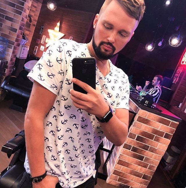 Егор Холявин вынужден красть деньги у друзей