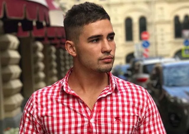 Захар Саленко откровенно сливает Яну Шафееву Захар Саленко откровенно сливает Яну Шафееву