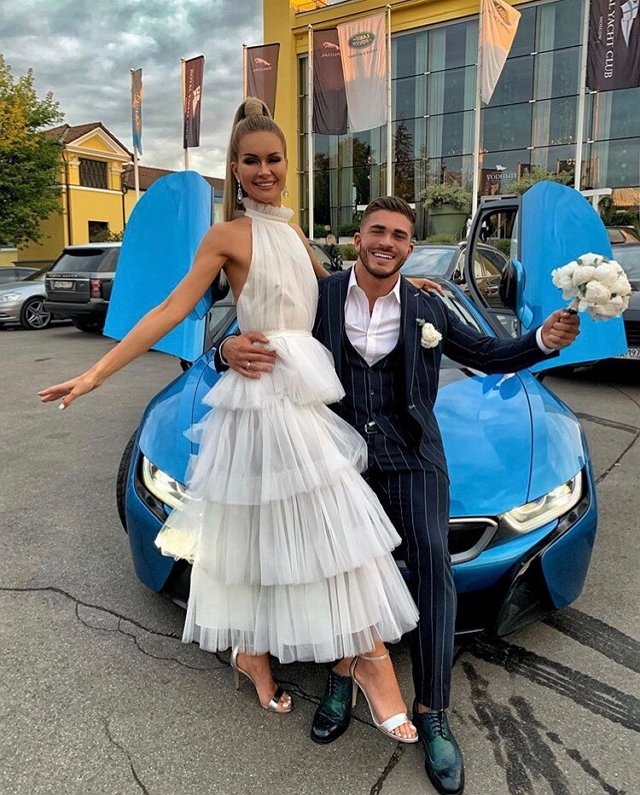 Марина Африкантова официально стала женой Романа Капаклы Марина Африкантова официально стала женой Романа Капаклы