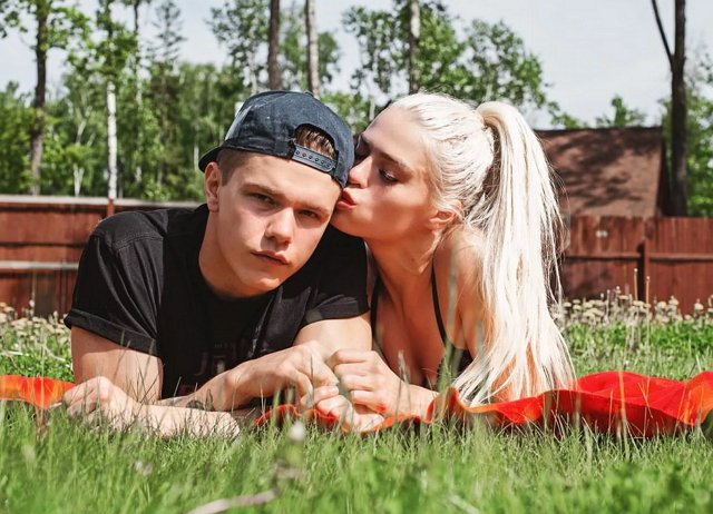 Настя Балинская требует от Алексея Кудряшова парные тату