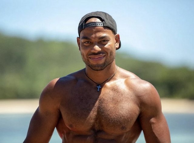 Ходит по Острову унылый Моня