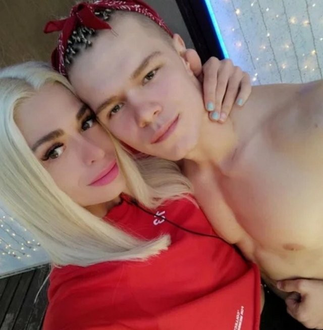 Алексей Кудряшов проводит время с Кариной Прониной Алексей Кудряшов проводит время с Кариной Прониной