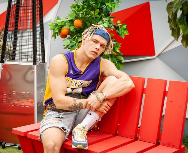 Люба Дробкова и Лёша Кудряшов побывали на свиноферме на свидании