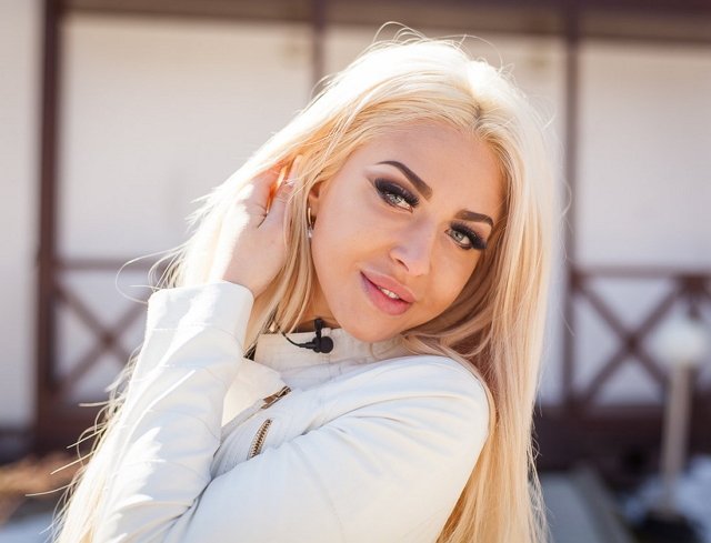 Новый мужчина Насти Кочервей потребовал от девушки надеть хиджаб