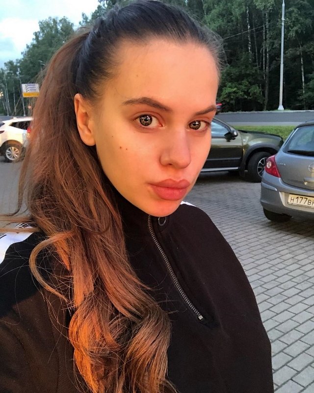 Александра Артёмова налегает на запрещённые продукты