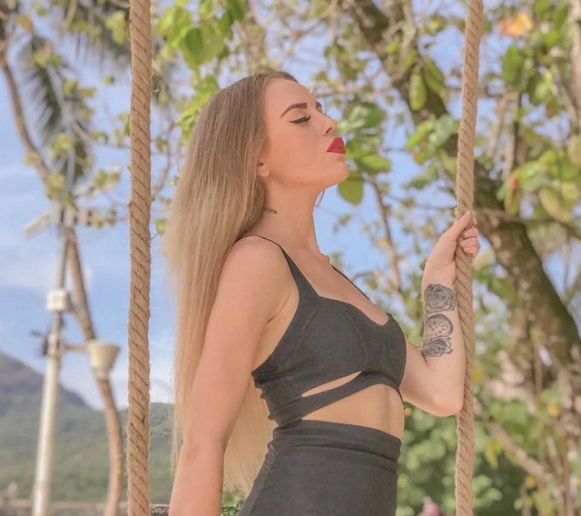 Безбородова и Безус подрались прямо на лобном