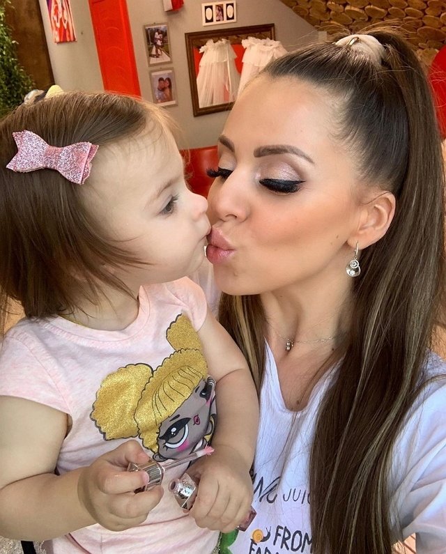 Ольга Рапунцель: Моя сладкая девочка любит косметику