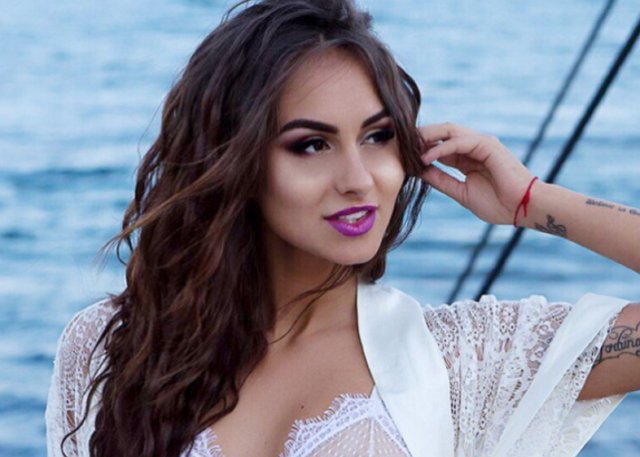 Фрост тратит на себя минимум 300 тысяч в месяц