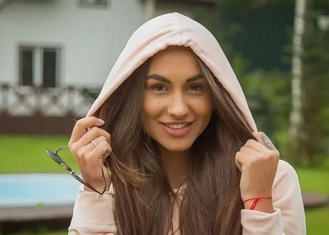 Фрост тратит на себя минимум 300 тысяч в месяц