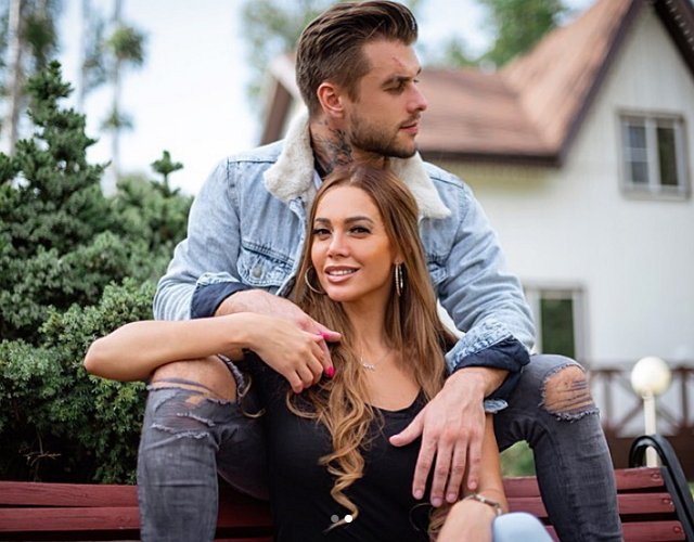 Белая — взрослая женщина, а ведёт себя…