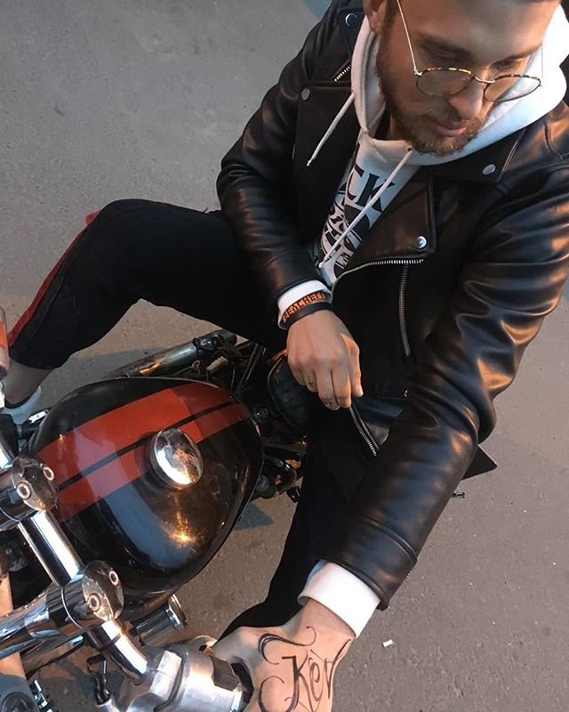 Егор Холявин изобразил на теле своё альтер эго