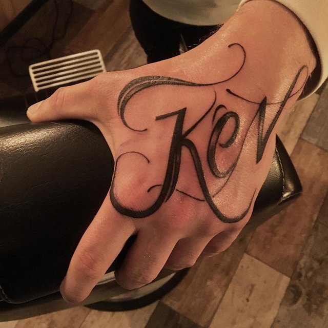 Егор Холявин изобразил на теле своё альтер эго