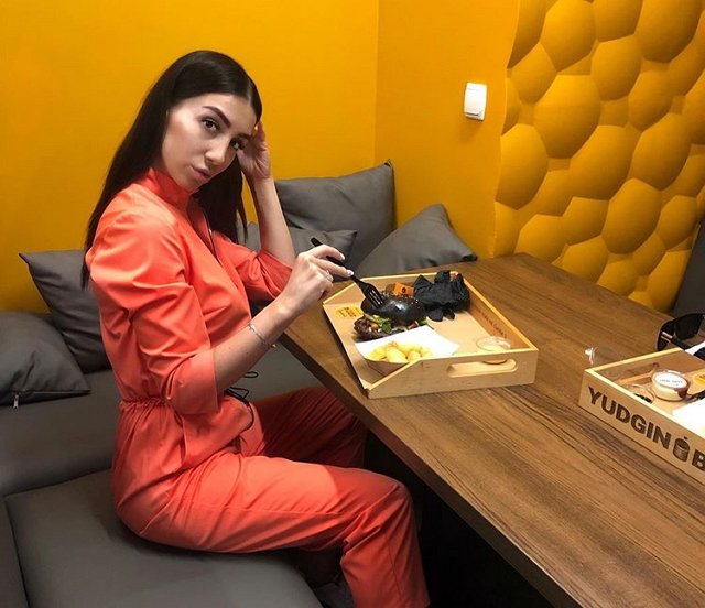 Дана Николенко изуродовала собственное лицо