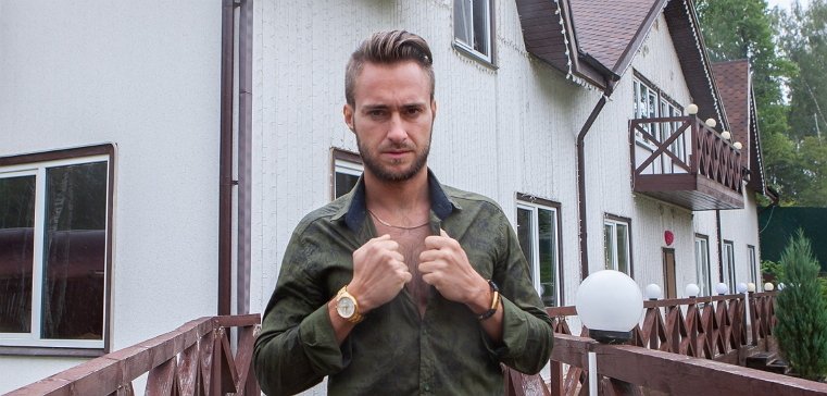 Яббаров и Безус покинули ночной клуб под руку с охранниками