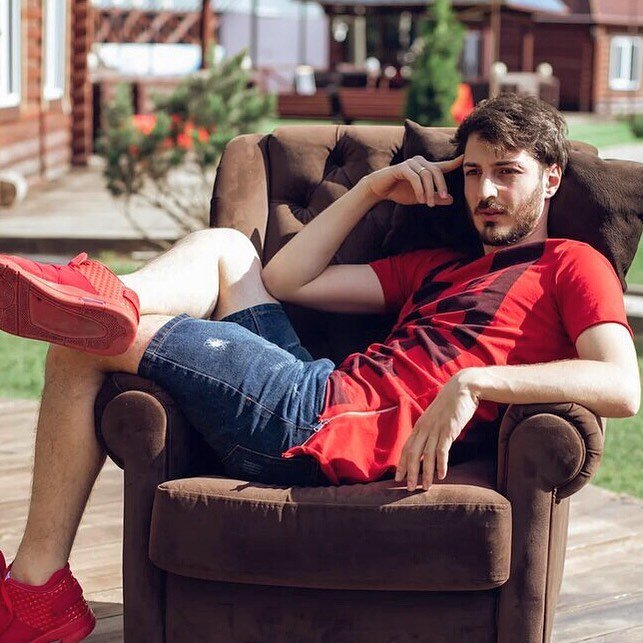 Оганесяна никто на проекте не воспринимает как мужчину Оганесяна никто на проекте не воспринимает как мужчину