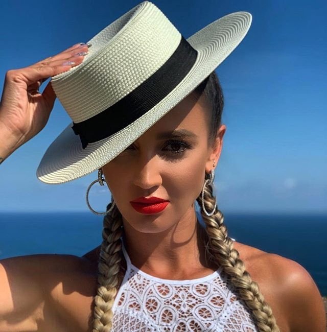 Ольга Бузова мистическим образом оказалась на снимке 1980 года