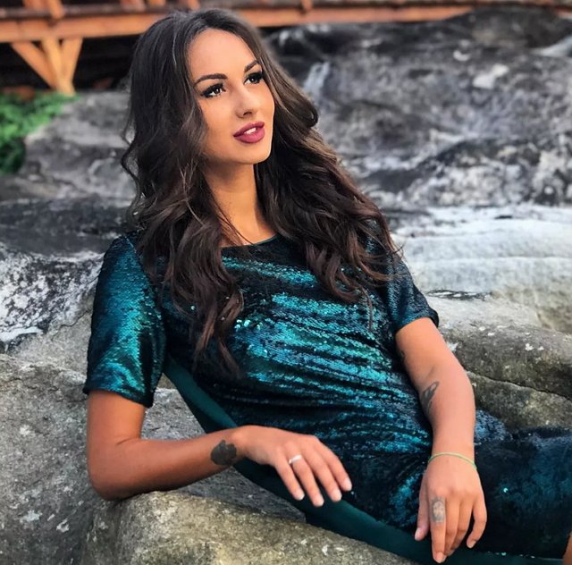 Фрост так и не предстанет перед зрителями проекта в роли ведущей