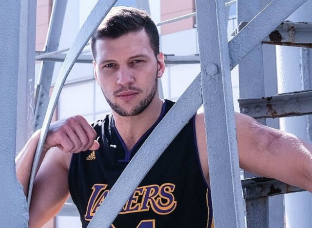 Виктор Шароваров сомневается в беременности бывшей