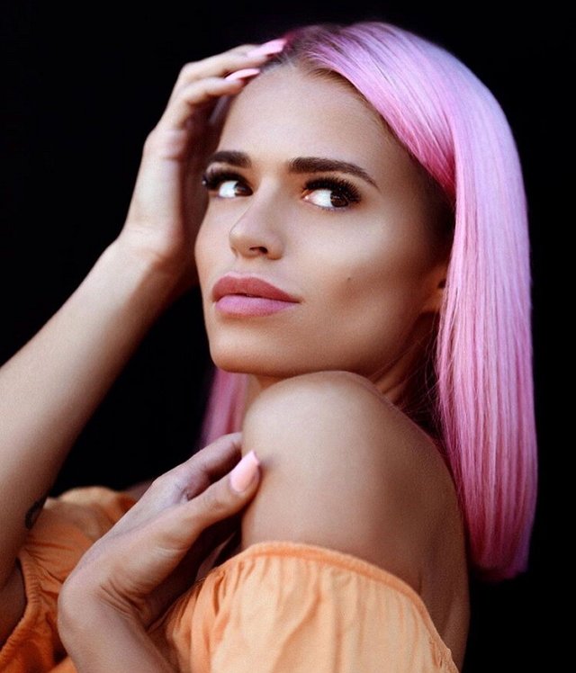 Настя Балинская сделала скулы как у голливудской звезды Настя Балинская сделала скулы как у голливудской звезды