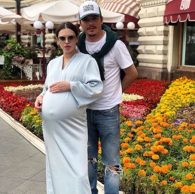 Александра Артёмова переживает из-за неначинающихся родов