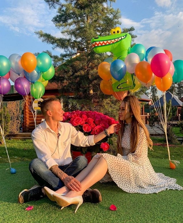 Макеев выпрыгивает из штанов ради Савкиной